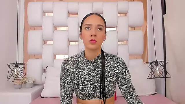 Snapshot of EmmyCruzZ chatting on January 13, 2026, 1:49 pm EmmyCruzZ online show from January 13, 2026, 1:49 pm