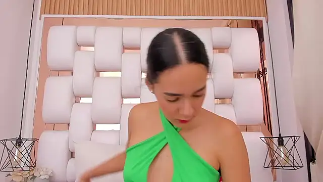 Snapshot of EmmyCruzZ chatting on January 14, 2026, 7:19 pm EmmyCruzZ online show from January 14, 2026, 7:19 pm