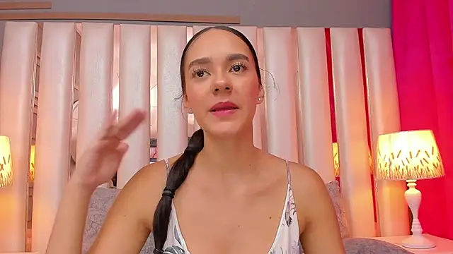 Snapshot of EmmyCruzZ chatting on February 28, 2026, 7:26 pm EmmyCruzZ online show from February 28, 2026, 7:26 pm