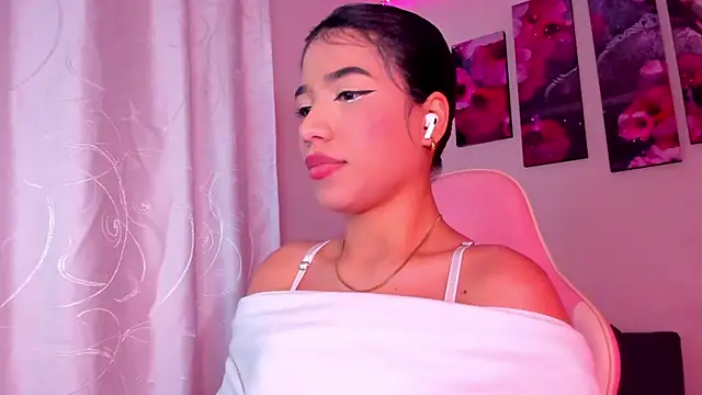 Alissarhys26 online show from February 10, 2025, 12:30 am