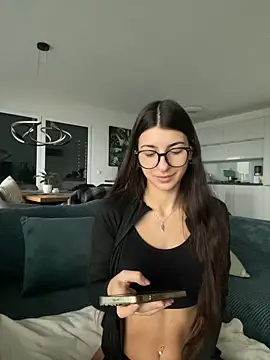 Wildberry  online show from November 17, 2025, 8:09 am