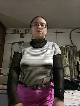 Snapshot of Lucrecia_33 chatting on March 3, 2026, 3:56 am Lucrecia 33 online show from March 3, 2026, 3:56 am