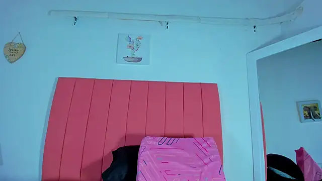 valen rose0 online show from January 22, 2025, 12:06 pm