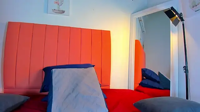 valen rose0 online show from September 19, 2025, 12:06 pm