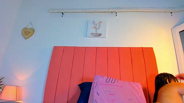 valen rose0 online show from October 7, 2025, 12:13 pm