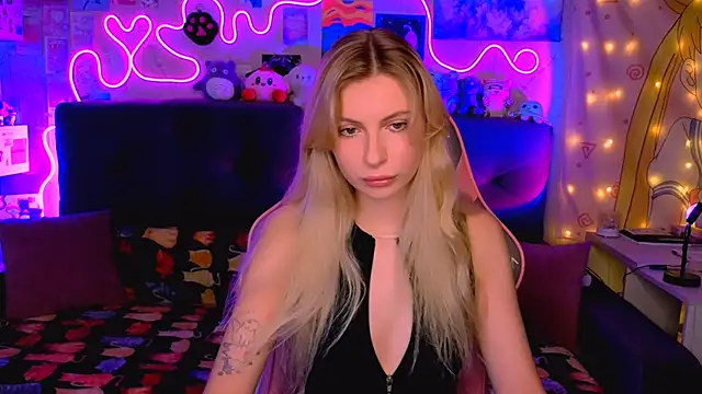 Snapshot of Maria_Hunt chatting on October 3, 2025, 4:42 am Maria Hunt online show from October 3, 2025, 4:42 am
