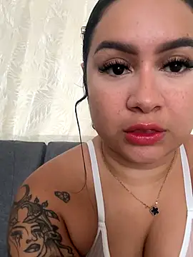 Pretty Isadora online show from November 13, 2025, 9:03 pm