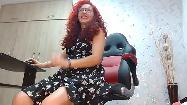 Samantabrown  online show from February 3, 2025, 5:56 pm