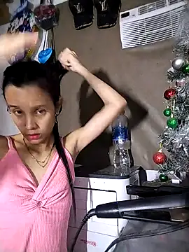 The-quee22 online show from December 13, 2025, 8:47 pm