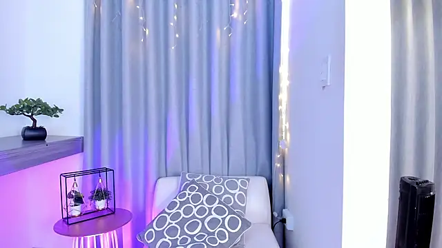 Lucyortiz  online show from January 4, 2025, 3:49 pm