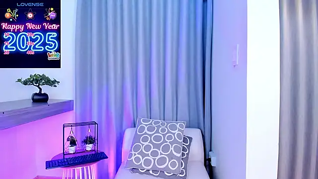 Lucyortiz  online show from January 12, 2025, 2:19 pm