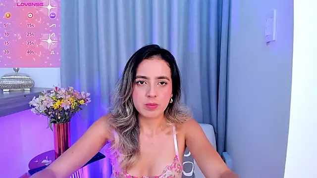 Lucyortiz  online show from February 3, 2025, 6:49 pm