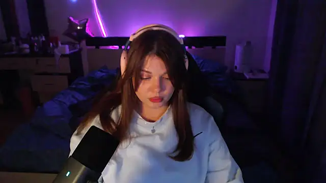 Snapshot of helengilmor chatting on November 22, 2025, 4:28 pm helengilmor online show from November 22, 2025, 4:28 pm