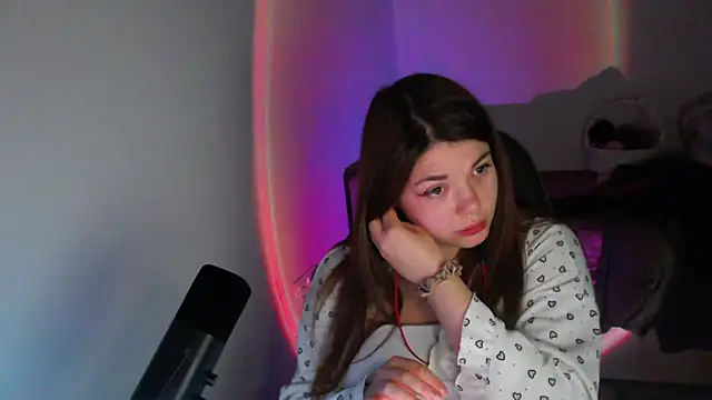 Snapshot of helengilmor chatting on February 11, 2026, 6:13 pm helengilmor online show from February 11, 2026, 6:13 pm