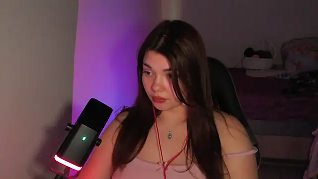 Snapshot of helengilmor chatting on February 24, 2026, 5:44 pm helengilmor online show from February 24, 2026, 5:44 pm