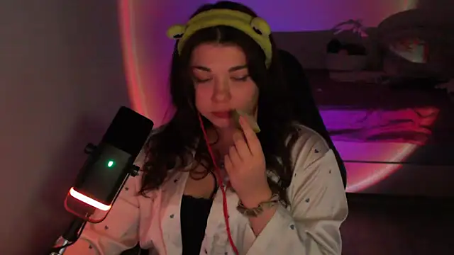 Snapshot of helengilmor chatting on February 26, 2026, 5:23 pm helengilmor online show from February 26, 2026, 5:23 pm