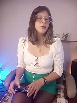 Chanelll Taylorr  online show from May 12, 2026, 12:57 pm