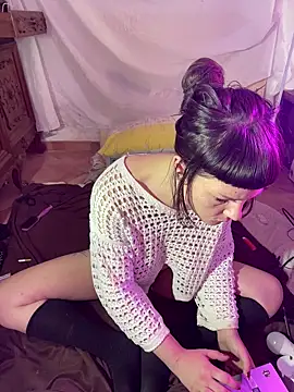 Snapshot of OniricFemme chatting on November 12, 2025, 10:48 am OniricFemme online show from November 12, 2025, 10:48 am