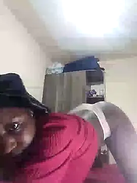 Snapshot of Adaline-Paris chatting on March 3, 2026, 4:02 pm Adaline-Paris online show from March 3, 2026, 4:02 pm