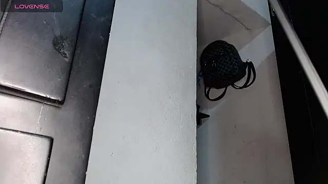 zoe max online show from September 15, 2025, 6:19 pm