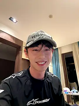 Snapshot of 1a1a1alll chatting on November 7, 2025, 5:57 pm 1a1a1alll online show from November 7, 2025, 5:57 pm