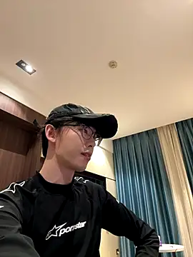 Snapshot of 1a1a1alll chatting on December 4, 2025, 3:10 pm 1a1a1alll online show from December 4, 2025, 3:10 pm