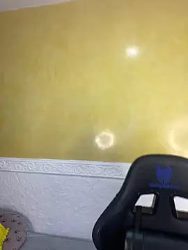 Snapshot of Lau_Beauty chatting on February 4, 2025, 5:31 am Lau Beauty online show from February 4, 2025, 5:31 am