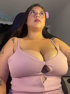 Snapshot of Lau_Beauty chatting on February 22, 2025, 8:18 am Lau Beauty online show from February 22, 2025, 8:18 am