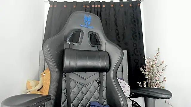 Snapshot of Lau_Beauty chatting on March 19, 2025, 10:11 am Lau Beauty online show from March 19, 2025, 10:11 am