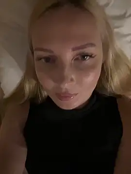 Snapshot of Aleksandrakis chatting on October 14, 2025, 3:24 pm Aleksandrakis online show from October 14, 2025, 3:24 pm