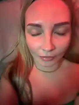 Snapshot of Aleksandrakis chatting on November 1, 2025, 3:14 pm Aleksandrakis online show from November 1, 2025, 3:14 pm