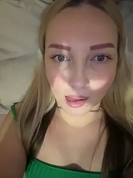 Snapshot of Aleksandrakis chatting on November 9, 2025, 9:13 pm Aleksandrakis online show from November 9, 2025, 9:13 pm