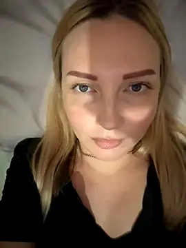 Snapshot of Aleksandrakis chatting on November 16, 2025, 8:25 pm Aleksandrakis online show from November 16, 2025, 8:25 pm