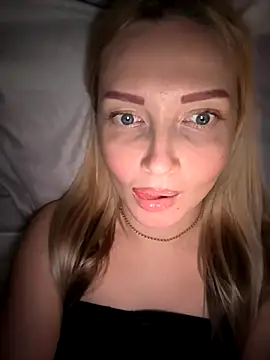 Snapshot of Aleksandrakis chatting on November 20, 2025, 10:42 pm Aleksandrakis online show from November 20, 2025, 10:42 pm