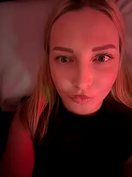 Snapshot of Aleksandrakis chatting on November 23, 2025, 3:45 pm Aleksandrakis online show from November 23, 2025, 3:45 pm