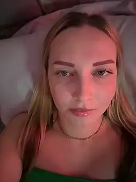 Snapshot of Aleksandrakis chatting on December 2, 2025, 8:26 pm Aleksandrakis online show from December 2, 2025, 8:26 pm