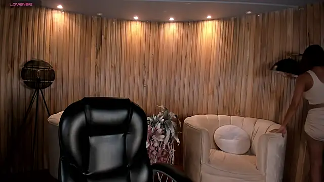 VictoriaMilan  online show from March 2, 2025, 11:53 pm