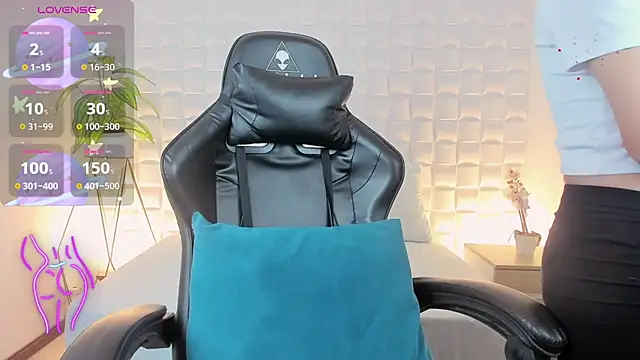 Snapshot of yadira_furlan_ chatting on January 21, 2025, 7:28 pm yadira furlan online show from January 21, 2025, 7:28 pm