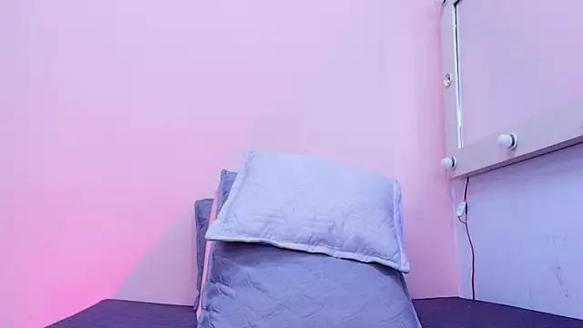 Snapshot of kendal_rossi chatting on September 14, 2025, 12:04 pm kendal rossi online show from September 14, 2025, 12:04 pm