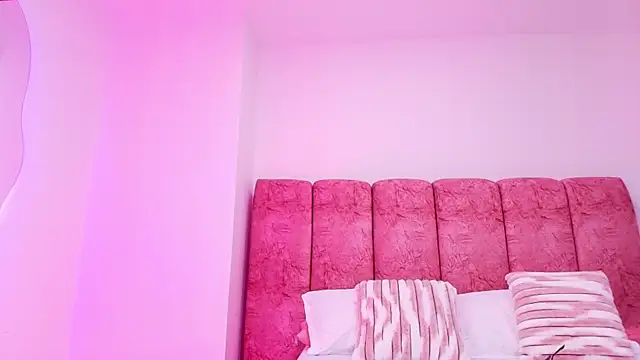 Snapshot of kendal_rossi chatting on November 10, 2025, 11:53 am kendal rossi online show from November 10, 2025, 11:53 am