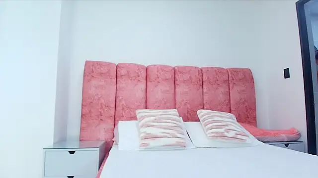 Snapshot of kendal_rossi chatting on November 14, 2025, 12:04 pm kendal rossi online show from November 14, 2025, 12:04 pm