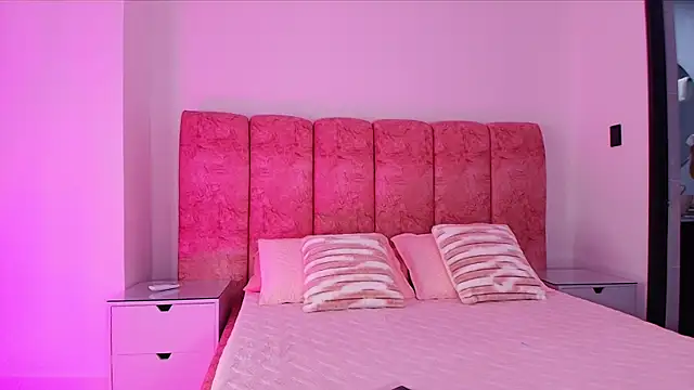 Snapshot of kendal_rossi chatting on November 18, 2025, 12:09 pm kendal rossi online show from November 18, 2025, 12:09 pm