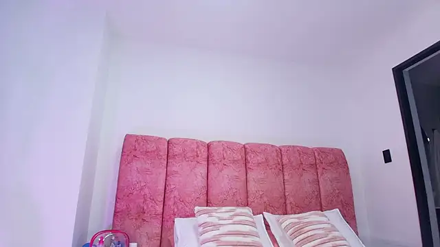 Snapshot of kendal_rossi chatting on November 26, 2025, 12:06 pm kendal rossi online show from November 26, 2025, 12:06 pm