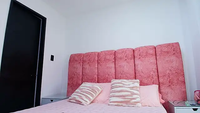 Snapshot of kendal_rossi chatting on November 27, 2025, 11:56 am kendal rossi online show from November 27, 2025, 11:56 am