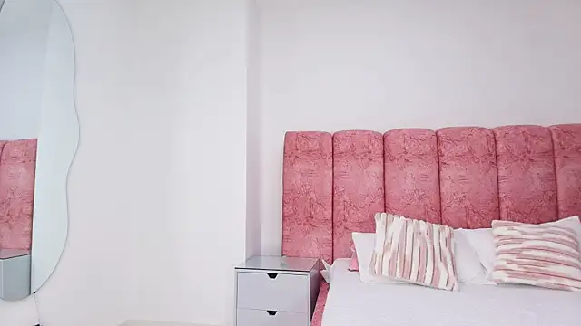 Snapshot of kendal_rossi chatting on November 28, 2025, 12:08 pm kendal rossi online show from November 28, 2025, 12:08 pm