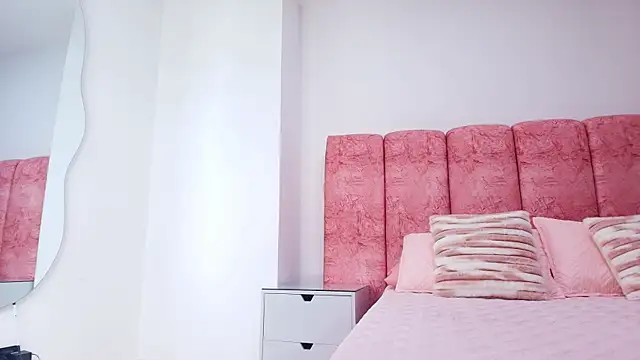 Snapshot of kendal_rossi chatting on November 29, 2025, 12:08 pm kendal rossi online show from November 29, 2025, 12:08 pm