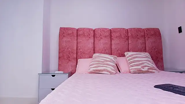 Snapshot of kendal_rossi chatting on December 15, 2025, 11:58 am kendal rossi online show from December 15, 2025, 11:58 am