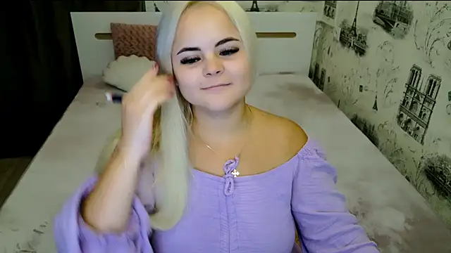 lovely-eyes online show from October 15, 2025, 6:52 pm