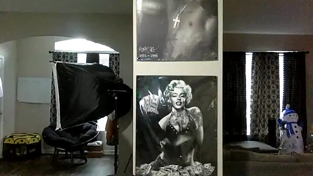 Snapshot of KingDerRico chatting on December 5, 2025, 6:04 pm KingDerRico online show from December 5, 2025, 6:04 pm