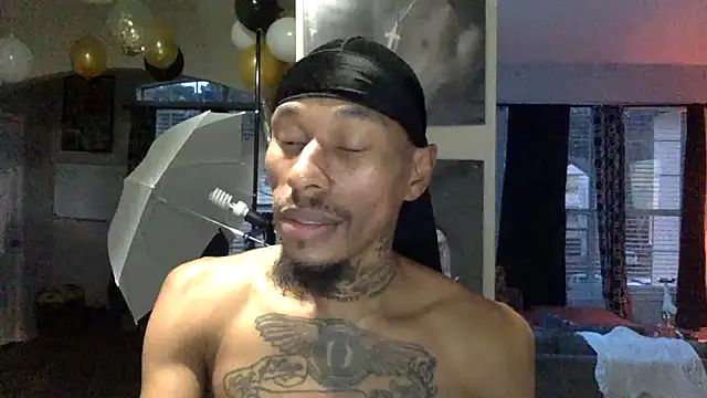 Snapshot of KingDerRico chatting on January 5, 2026, 10:57 pm KingDerRico online show from January 5, 2026, 10:57 pm